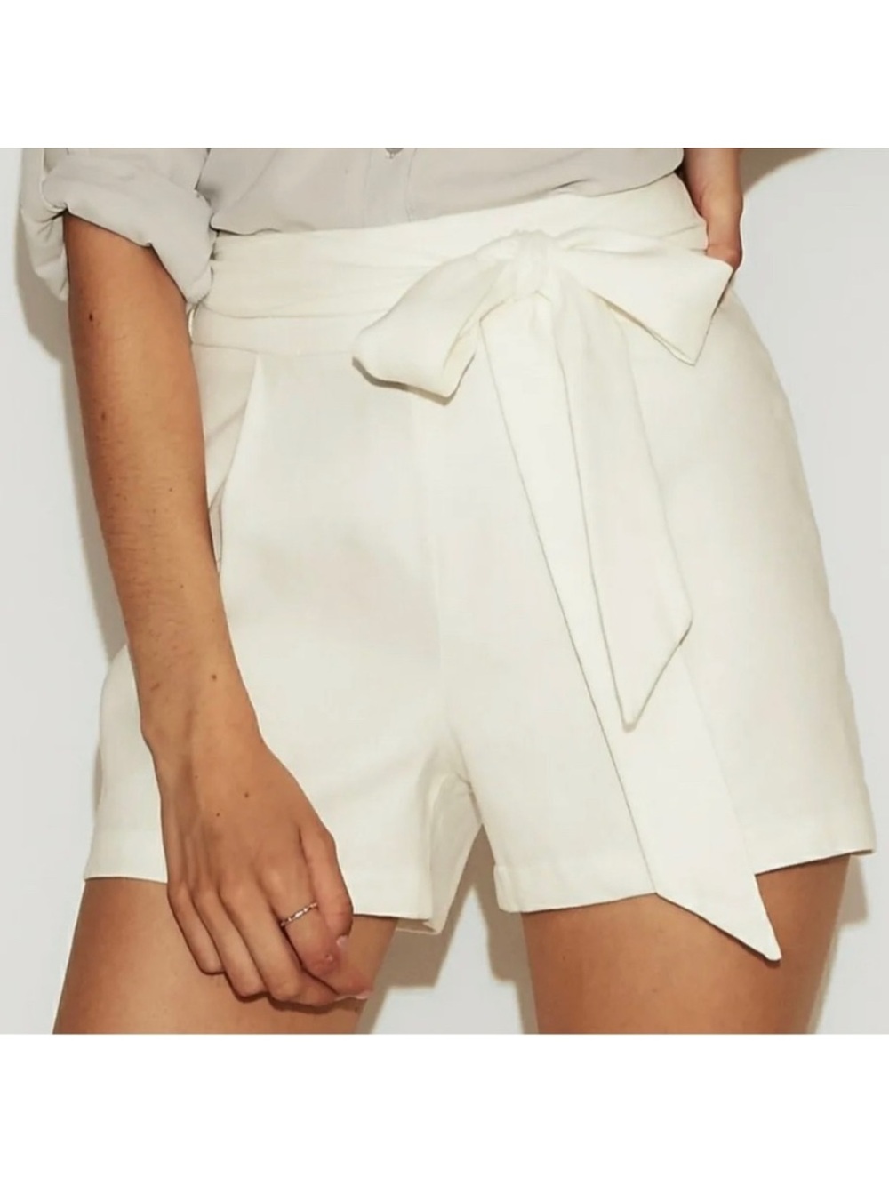 Express Bermuda Shorts High Rise midi Dress Shorts Size 8 White Linen Mix